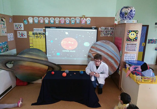 O alumnado do CRA Boqueixón-Vedra participa nuns obradoiros sobre o sistema solar